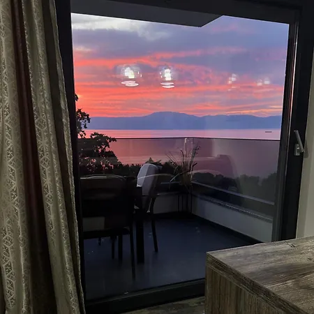 Апартаменты Golden Sunset Нивице