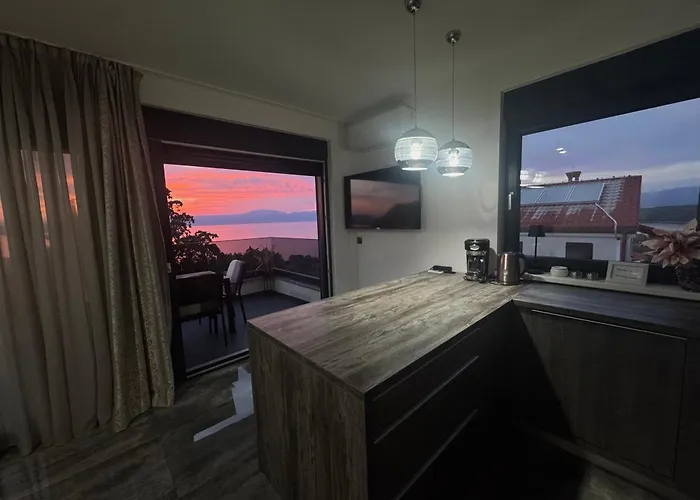 Golden Sunset Apartment Njivice