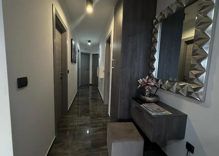 Golden Sunset Apartment *