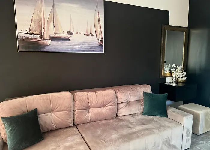 Golden Sunset Apartment