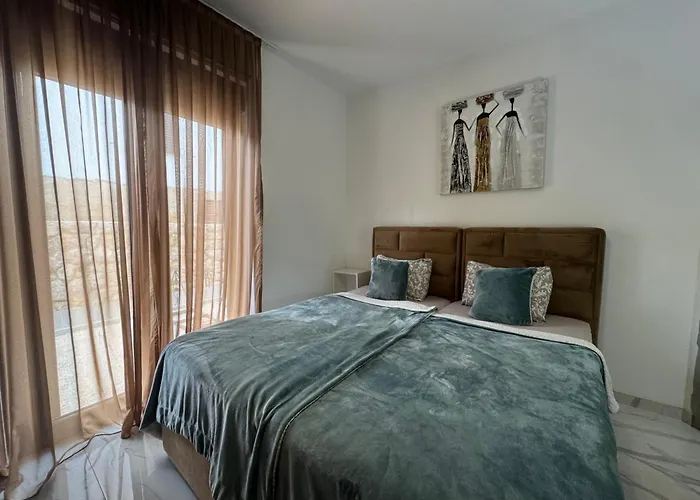 Golden Sunset Apartment